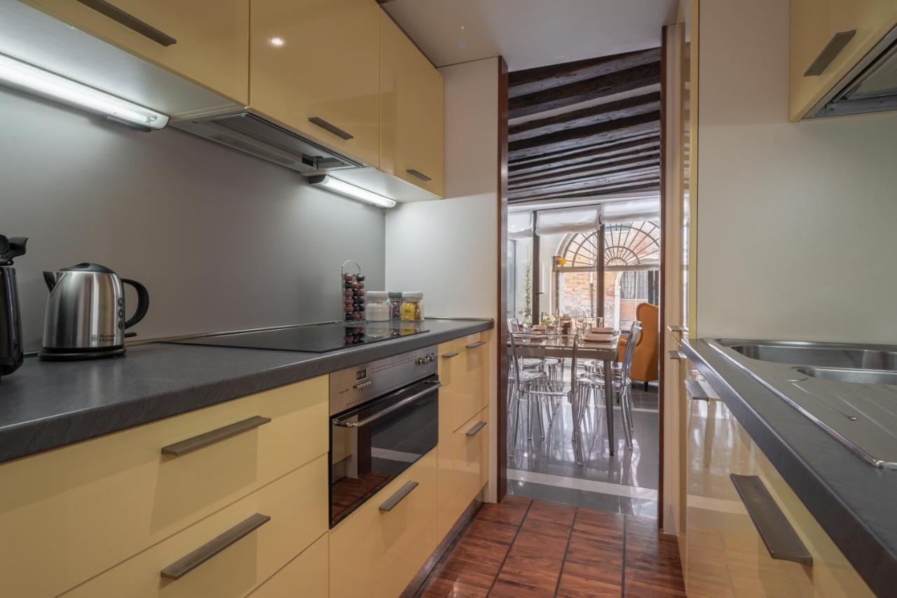 Venetian Canal View Apartment Venedig